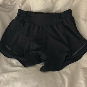 Size 0 Lululemon Hotty hot shorts 4 inch black